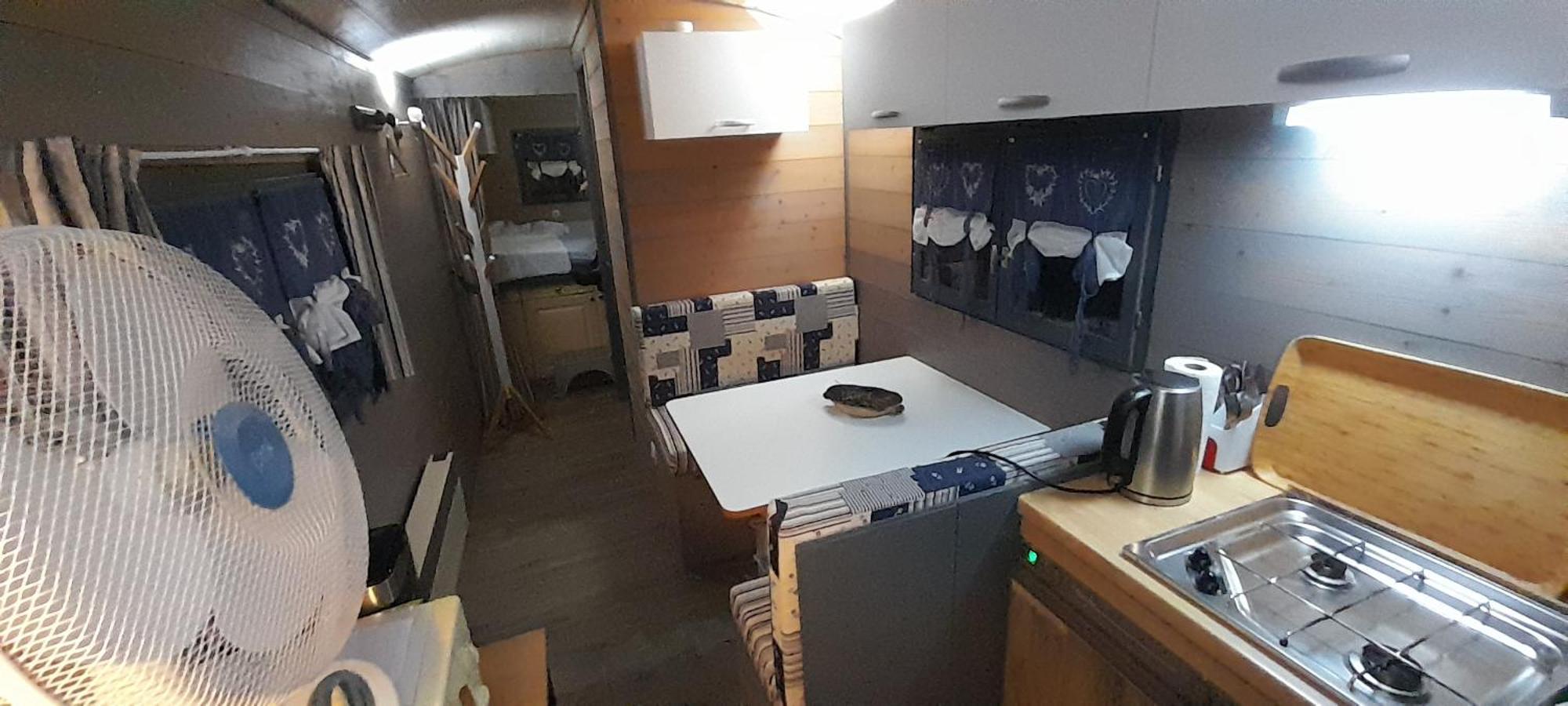 Location Type Gite, Chambre D'Hote, Meuble De Tourisme Dans Joli Petit Chalet Typique Et Ou Jolie Roulotte Type Boheme Waldighoffen 外观 照片