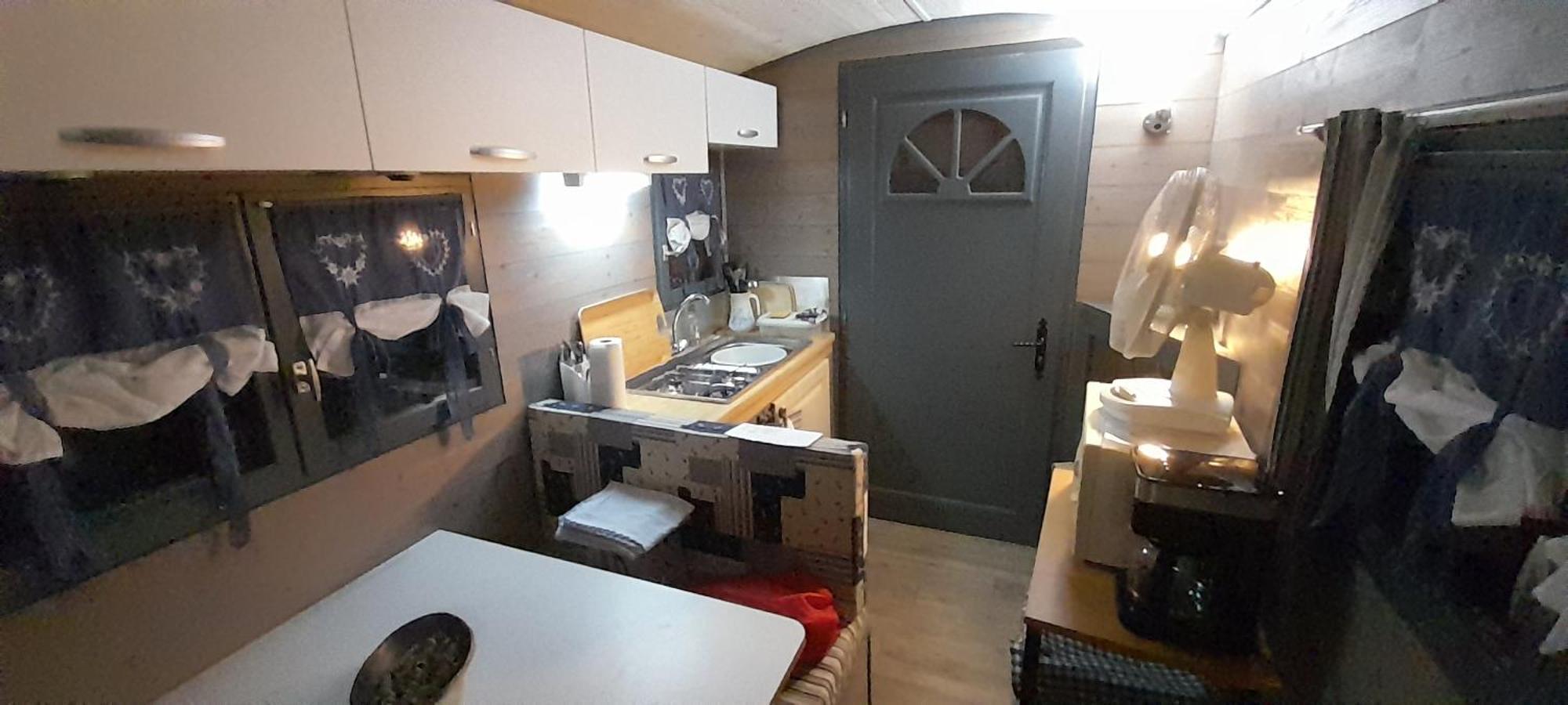 Location Type Gite, Chambre D'Hote, Meuble De Tourisme Dans Joli Petit Chalet Typique Et Ou Jolie Roulotte Type Boheme Waldighoffen 外观 照片