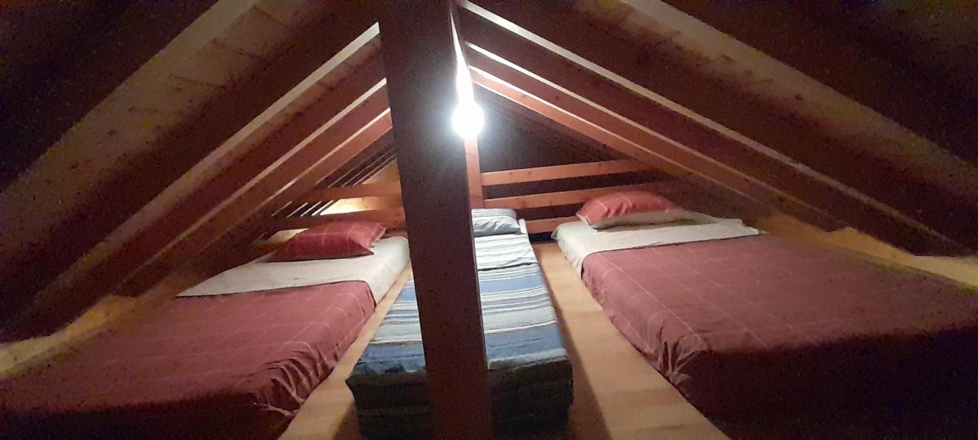 Location Type Gite, Chambre D'Hote, Meuble De Tourisme Dans Joli Petit Chalet Typique Et Ou Jolie Roulotte Type Boheme Waldighoffen 外观 照片