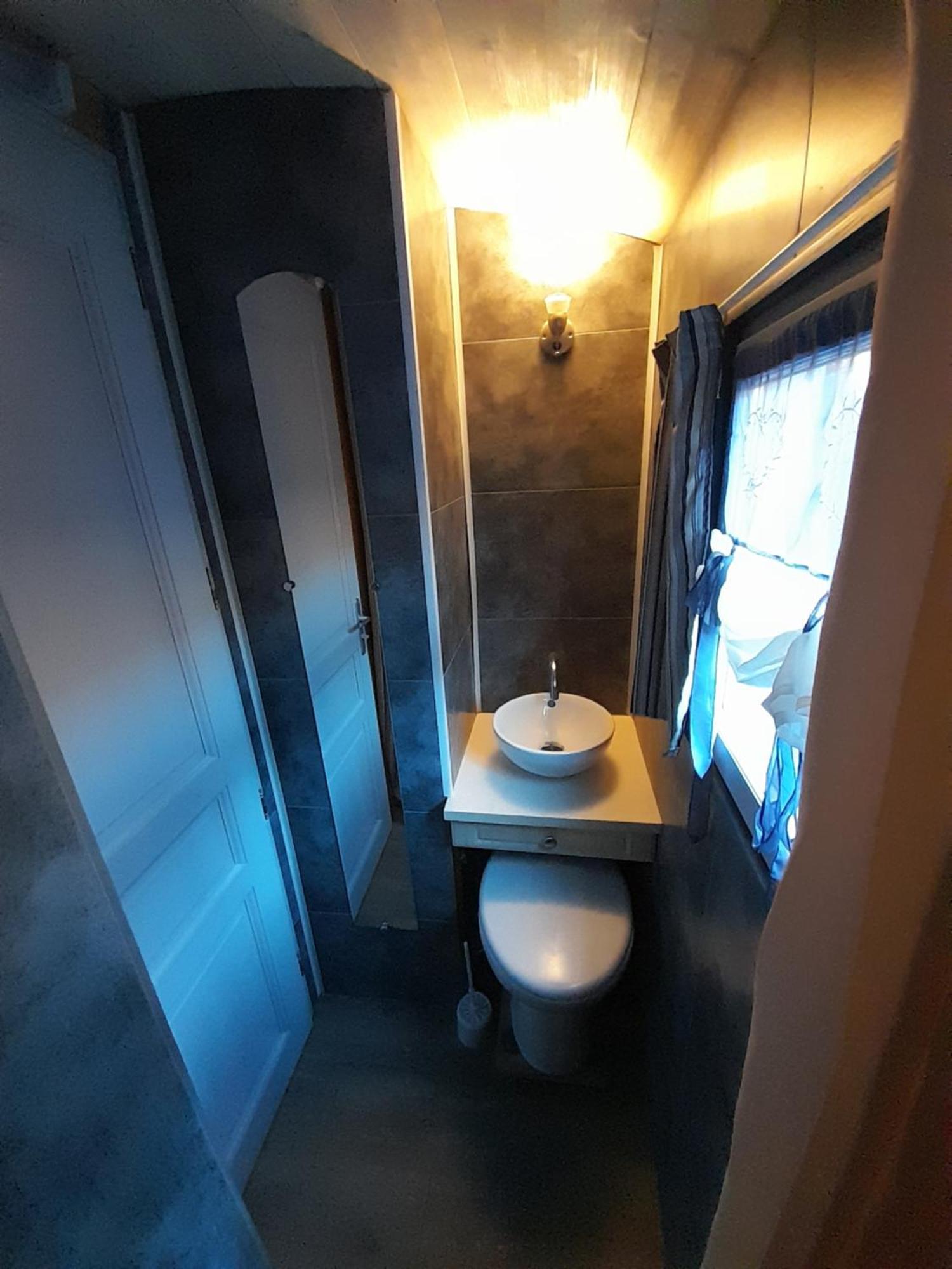 Location Type Gite, Chambre D'Hote, Meuble De Tourisme Dans Joli Petit Chalet Typique Et Ou Jolie Roulotte Type Boheme Waldighoffen 外观 照片