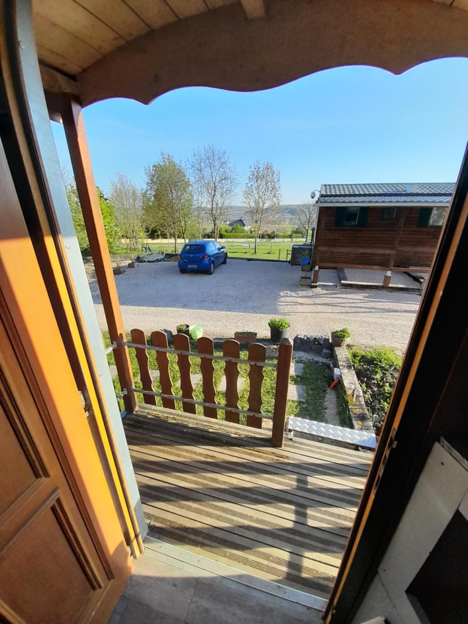 Location Type Gite, Chambre D'Hote, Meuble De Tourisme Dans Joli Petit Chalet Typique Et Ou Jolie Roulotte Type Boheme Waldighoffen 外观 照片