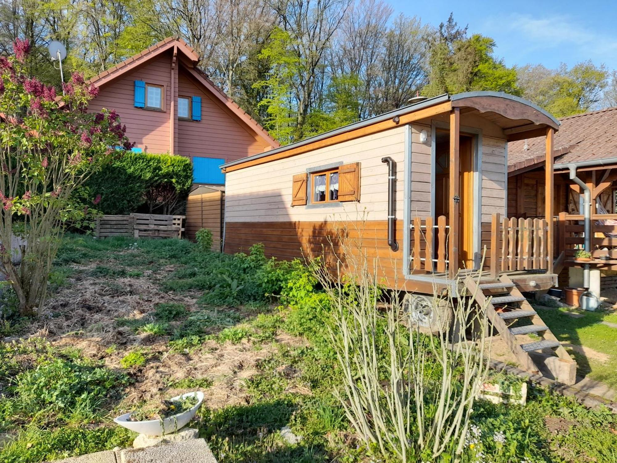 Location Type Gite, Chambre D'Hote, Meuble De Tourisme Dans Joli Petit Chalet Typique Et Ou Jolie Roulotte Type Boheme Waldighoffen 外观 照片