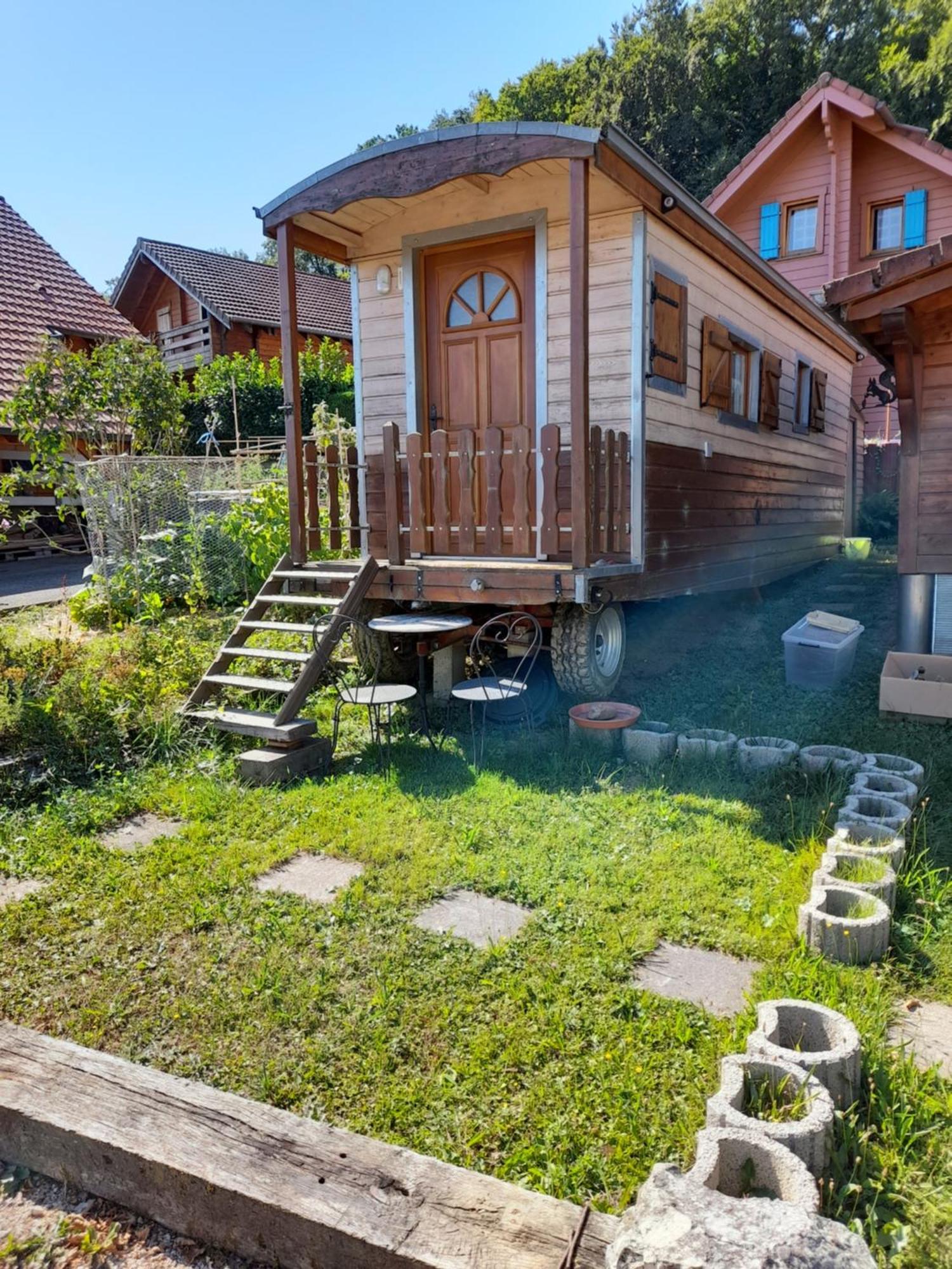 Location Type Gite, Chambre D'Hote, Meuble De Tourisme Dans Joli Petit Chalet Typique Et Ou Jolie Roulotte Type Boheme Waldighoffen 外观 照片