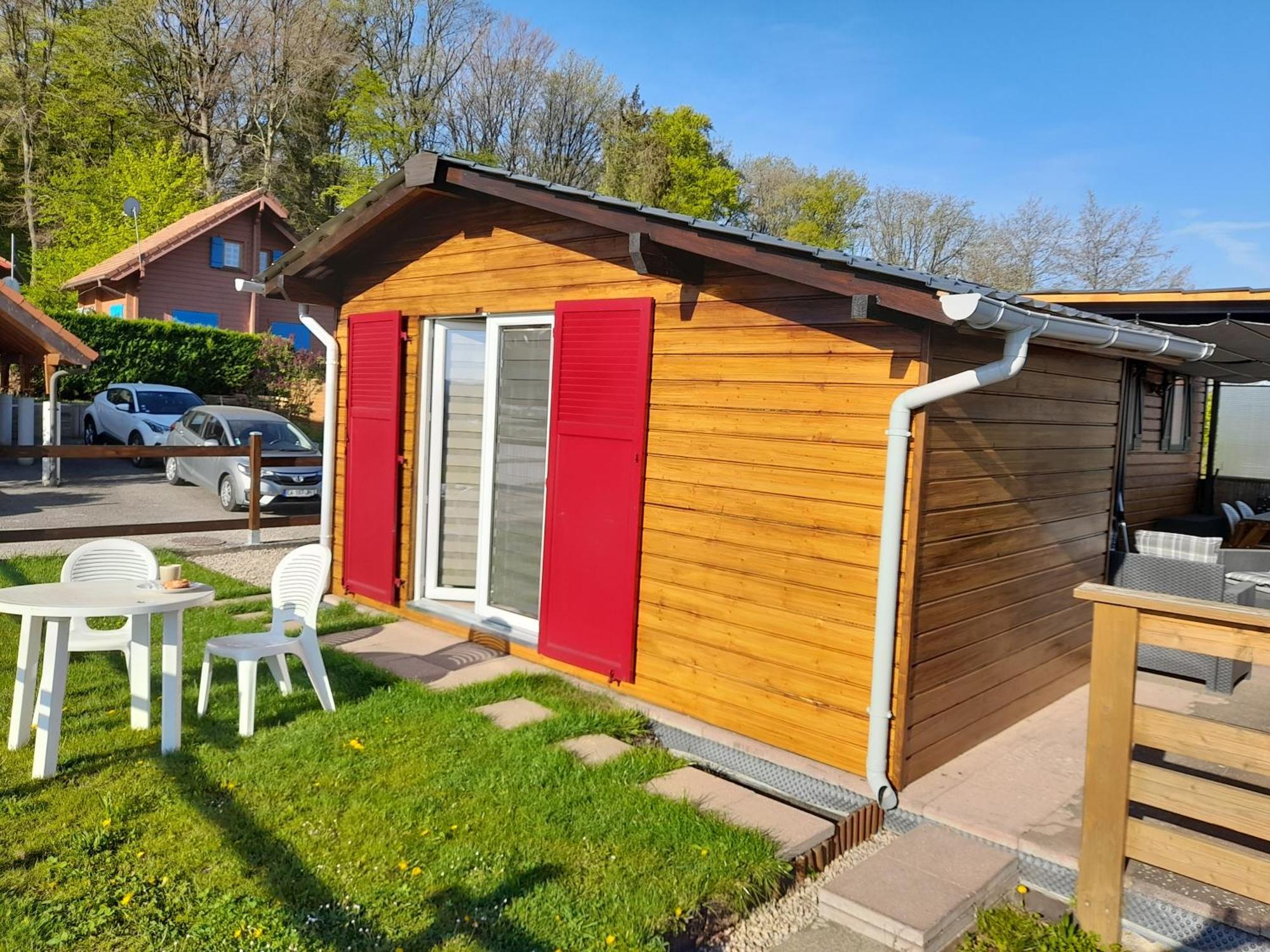 Location Type Gite, Chambre D'Hote, Meuble De Tourisme Dans Joli Petit Chalet Typique Et Ou Jolie Roulotte Type Boheme Waldighoffen 外观 照片